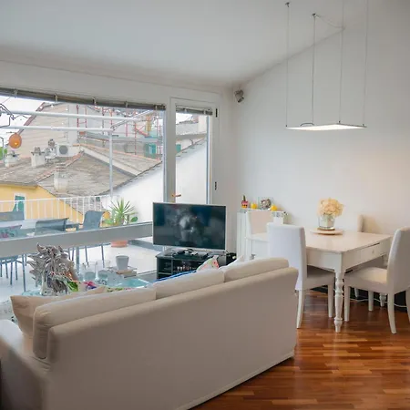 Apartment 038 - Attico Lussuoso Terrazza Centro Citta' 500m Mare, Parcheggio Gratis Vicino